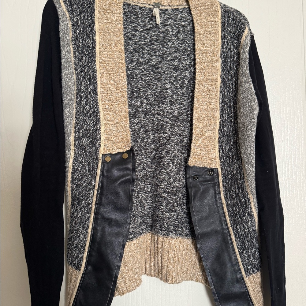 BKE Open-Front Cardigan Sweater in Black, Gray & Tan